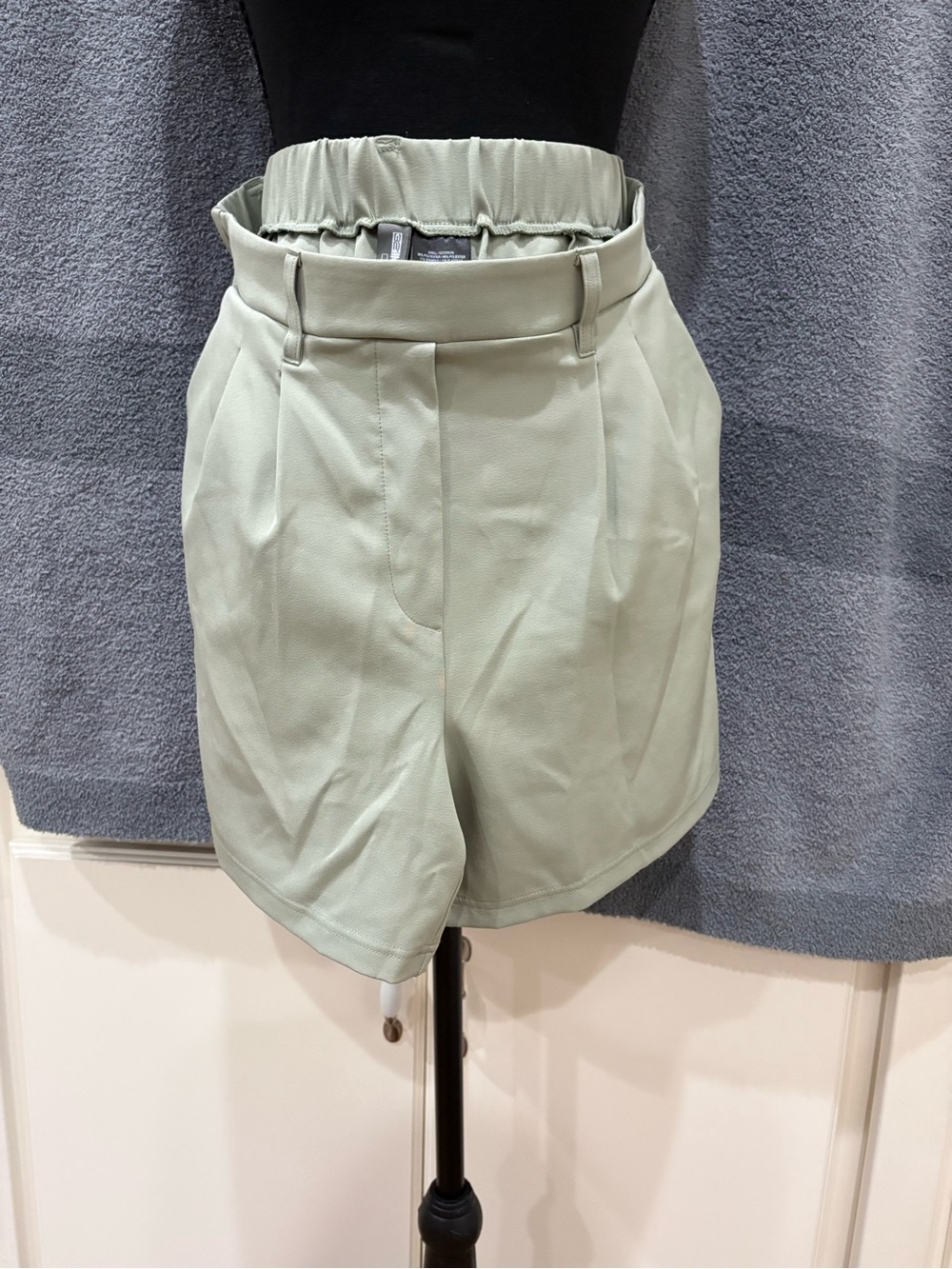 High-Waist Sage Green Tailored Women’s Shorts with Pleat Details